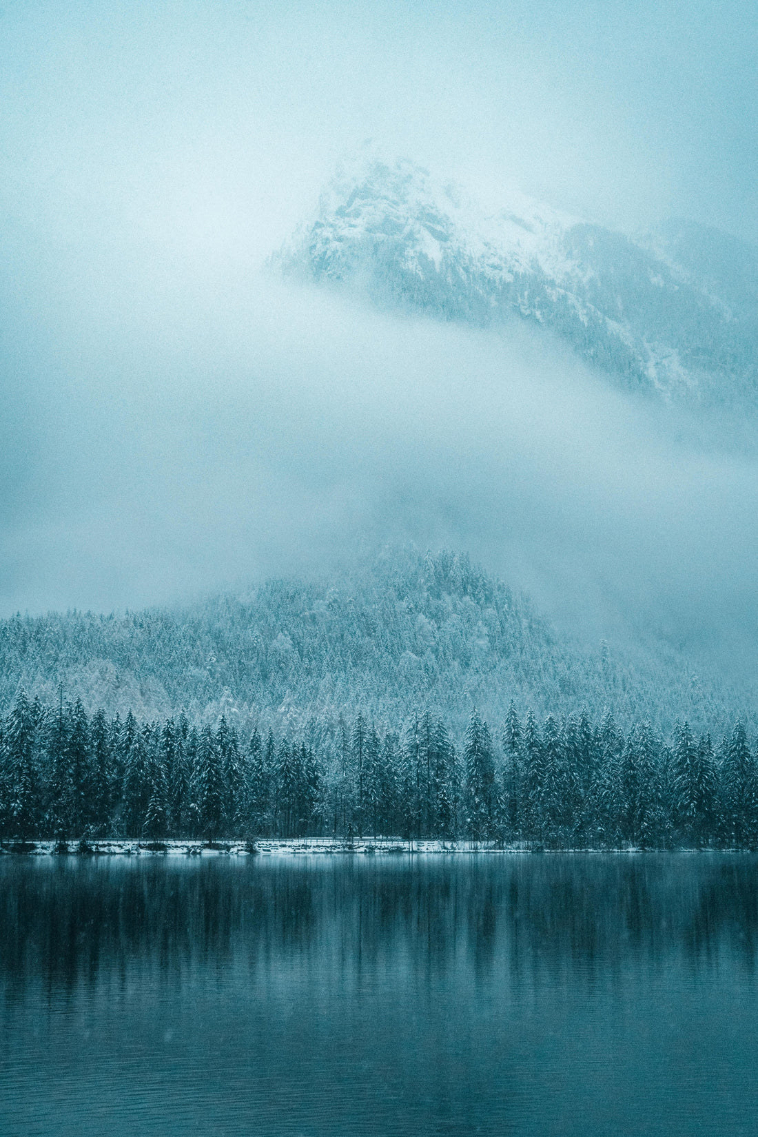 Why Acne-Prone Skin Often Behaves Differently During Winter