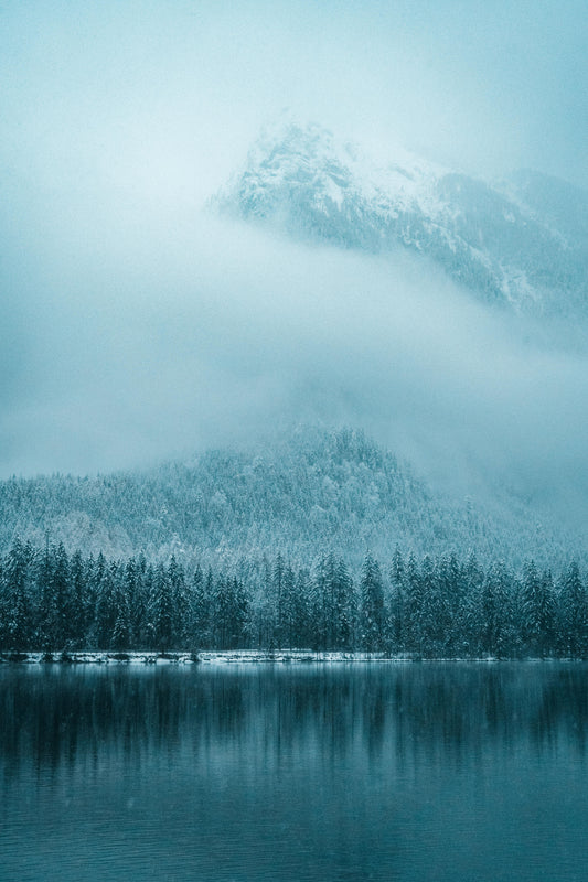 Why Acne-Prone Skin Often Behaves Differently During Winter