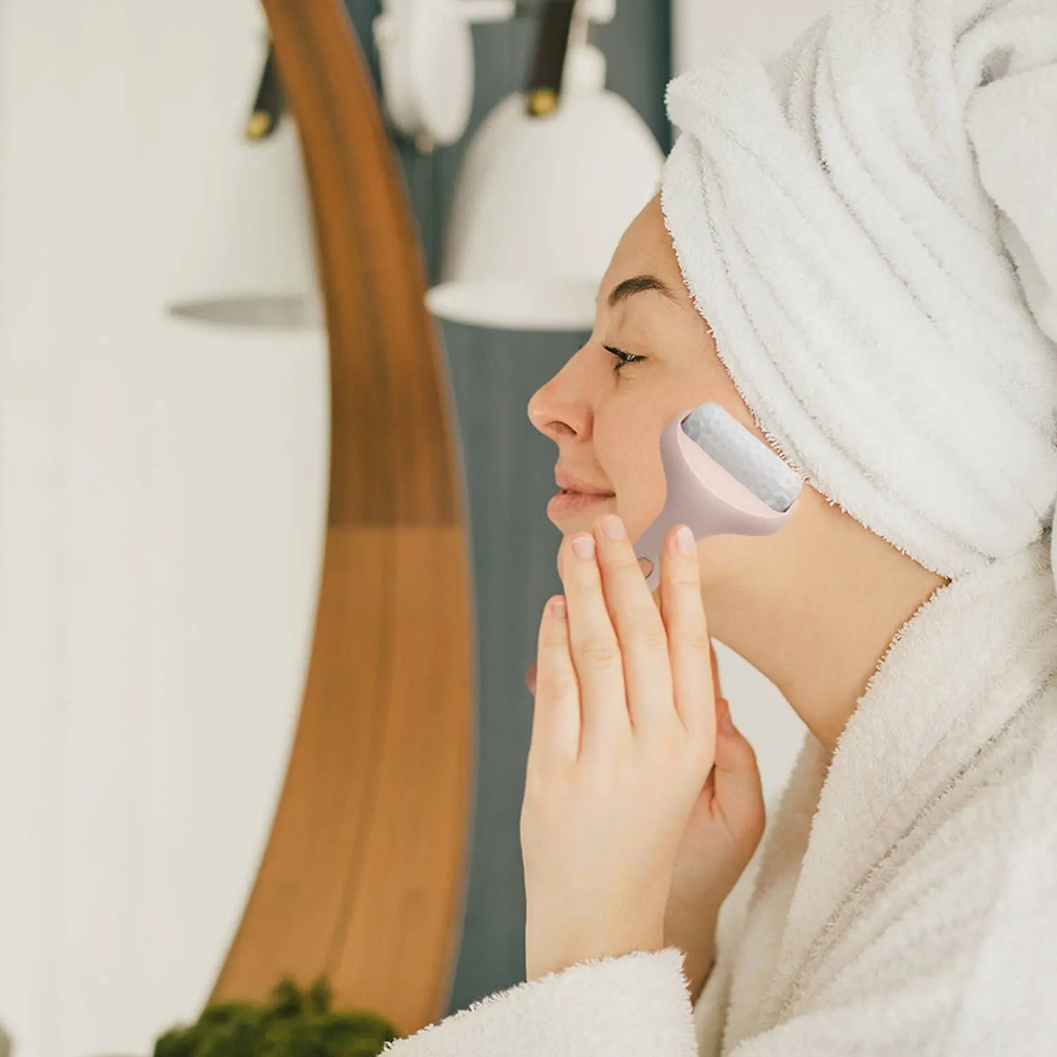 UNWIND FACIAL ICE ROLLER seeboo